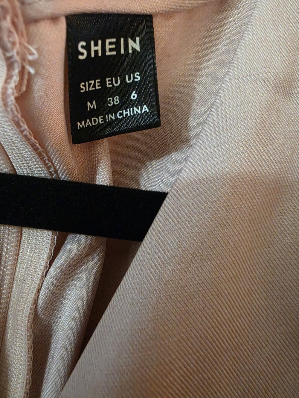Gorgeous Blush Pink Midi Dress w/ Buckle Detail Medium - Picture 5 of 7